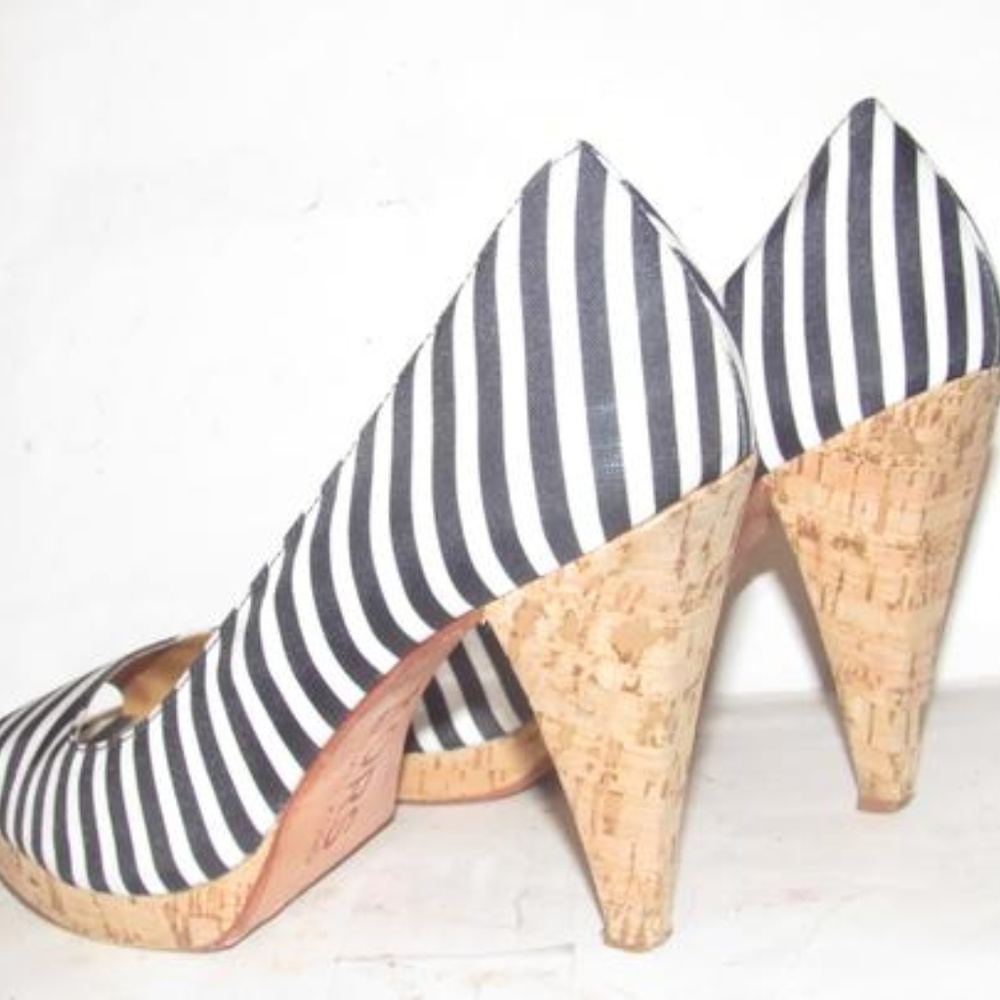 Michael Kors Black Ivory Striped Canvas Pumps - Picture 6 of 8